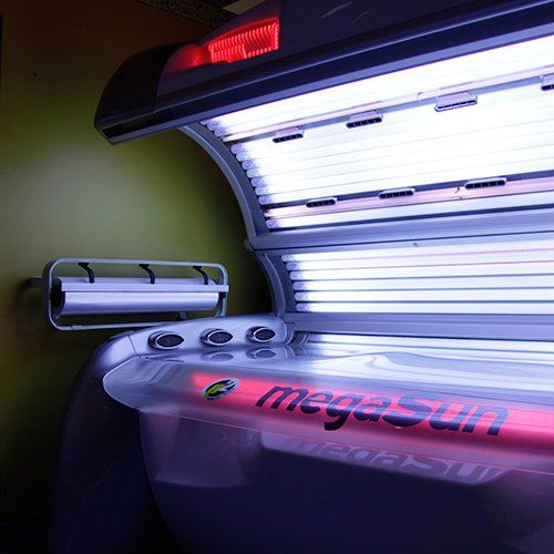 Depilación cera tibia
Maquillajes
Tratamiento manos
Manicura francesa
Asesoramiento novias
Permanente
Tinte de pestañas

 